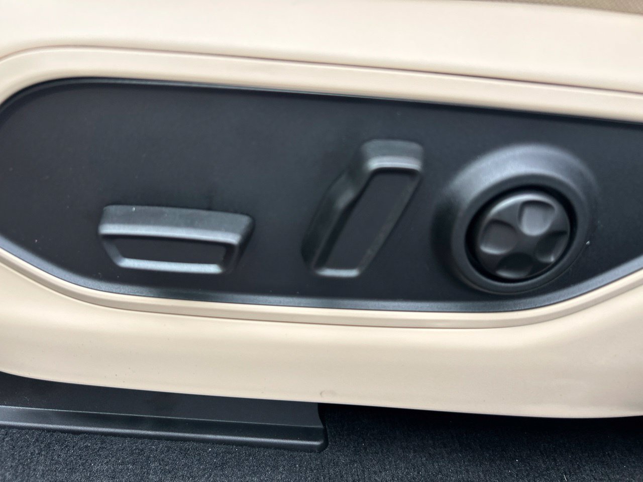 New 2027 Jeep Grand Cherokee Limited AWD/4WD image 17