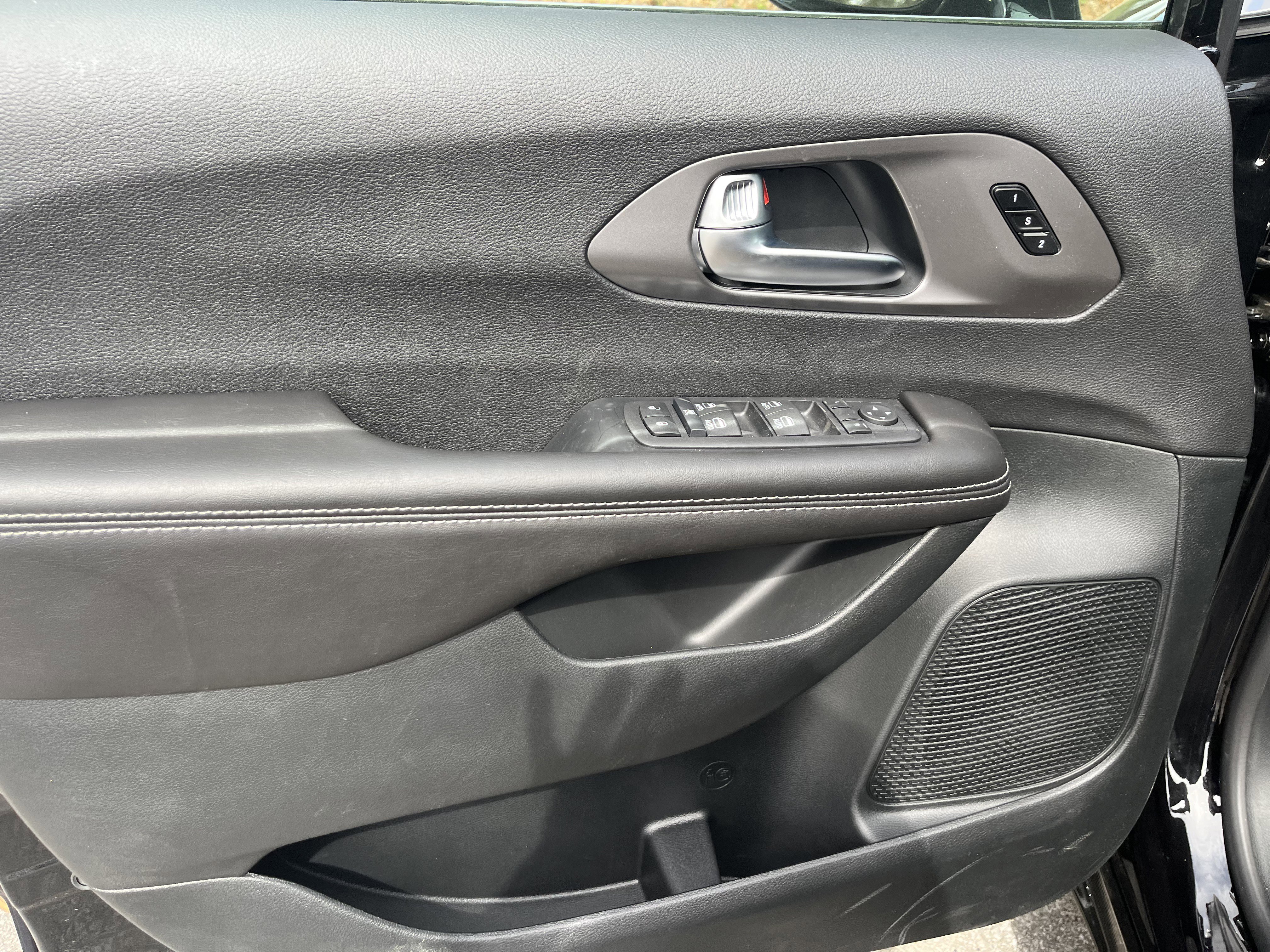 New 2026 Chrysler Pacifica Select image 16