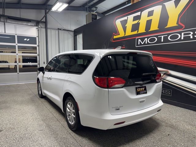 Used 2024 Chrysler Voyager LX image 18