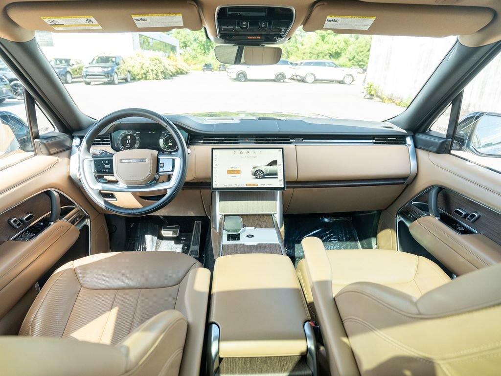 Used 2025 Land Rover Range Rover SE AWD/4WD image 18
