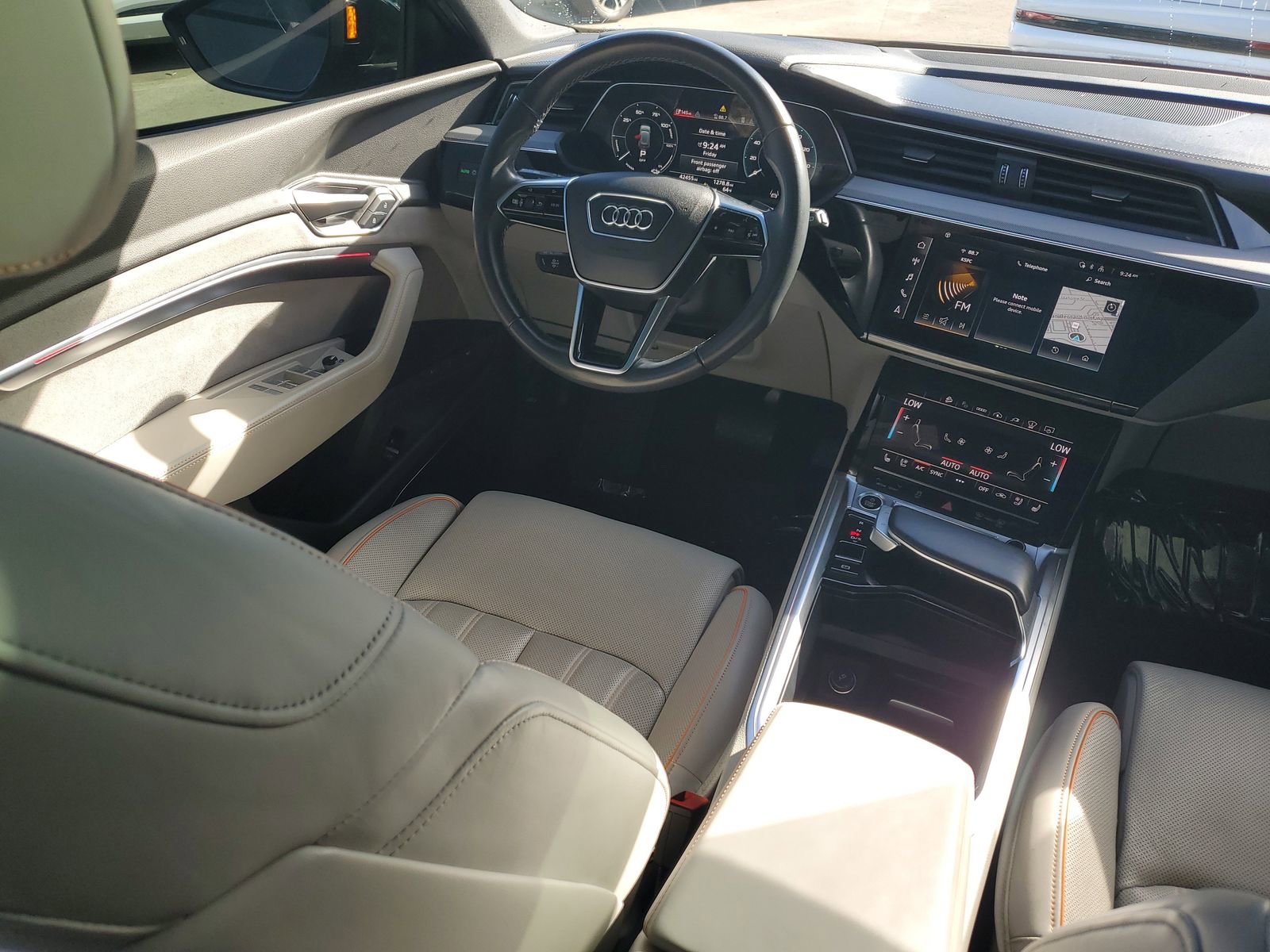 Used 2024 Audi Q8 e-tron Prestige w/ Prestige Package image 11