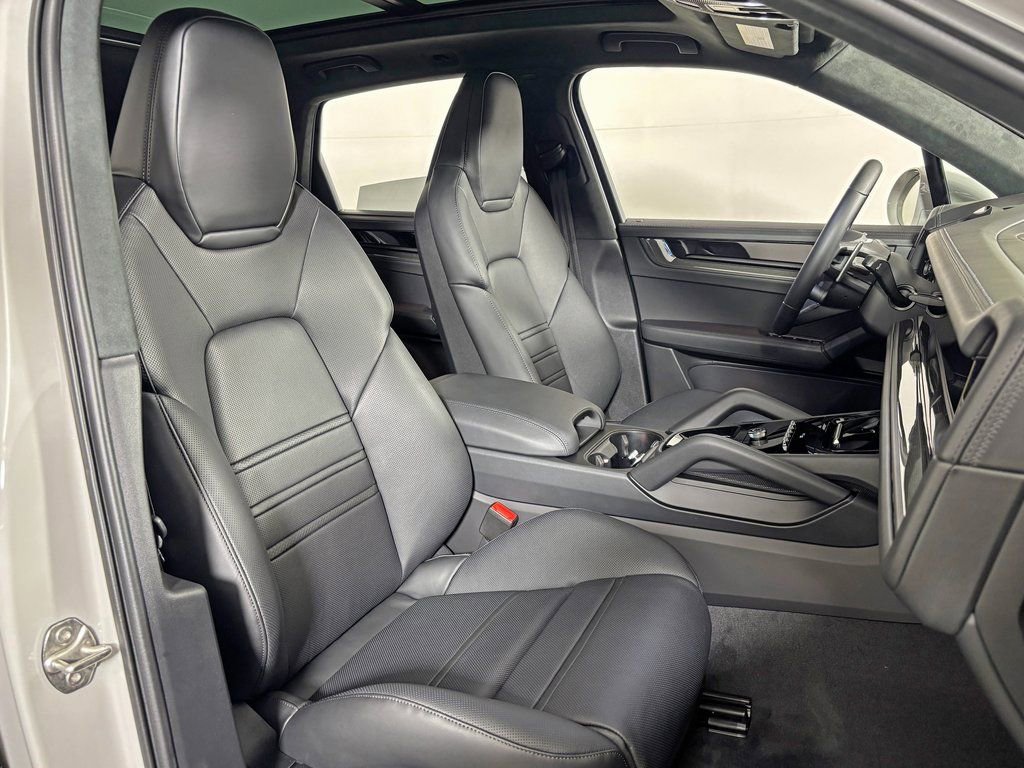 New 2026 Porsche Cayenne GTS AWD/4WD image 41
