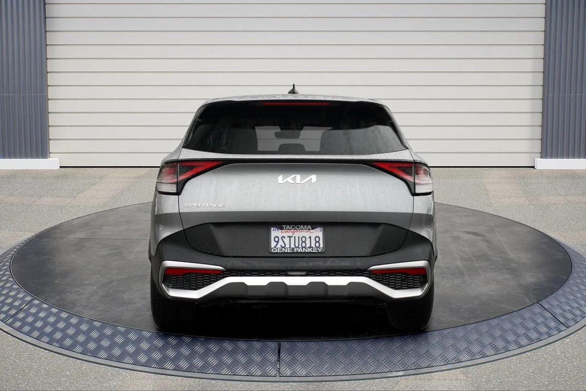 Used 2025 Kia Sportage LX image 6