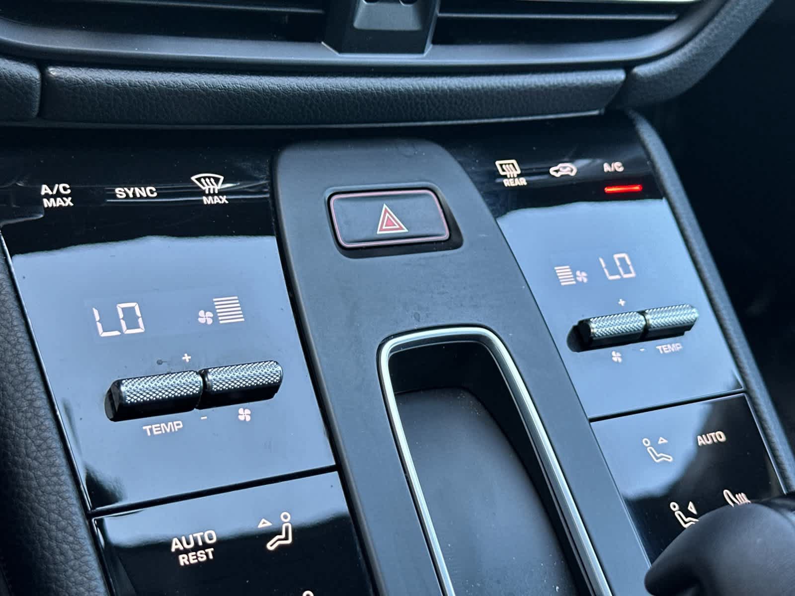 Certified 2025 Porsche Macan AWD/4WD image 23