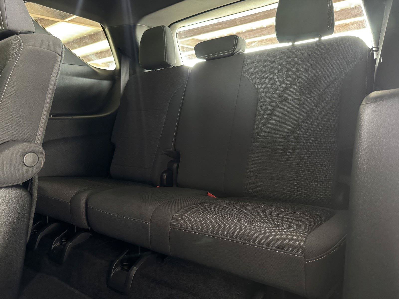 Used 2025 Chevrolet Traverse LT FWD image 35