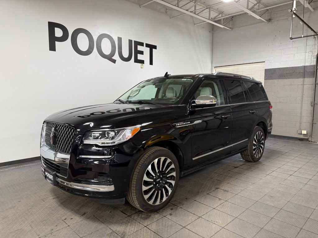 Used 2023 Lincoln Navigator Black Label AWD/4WD image 2