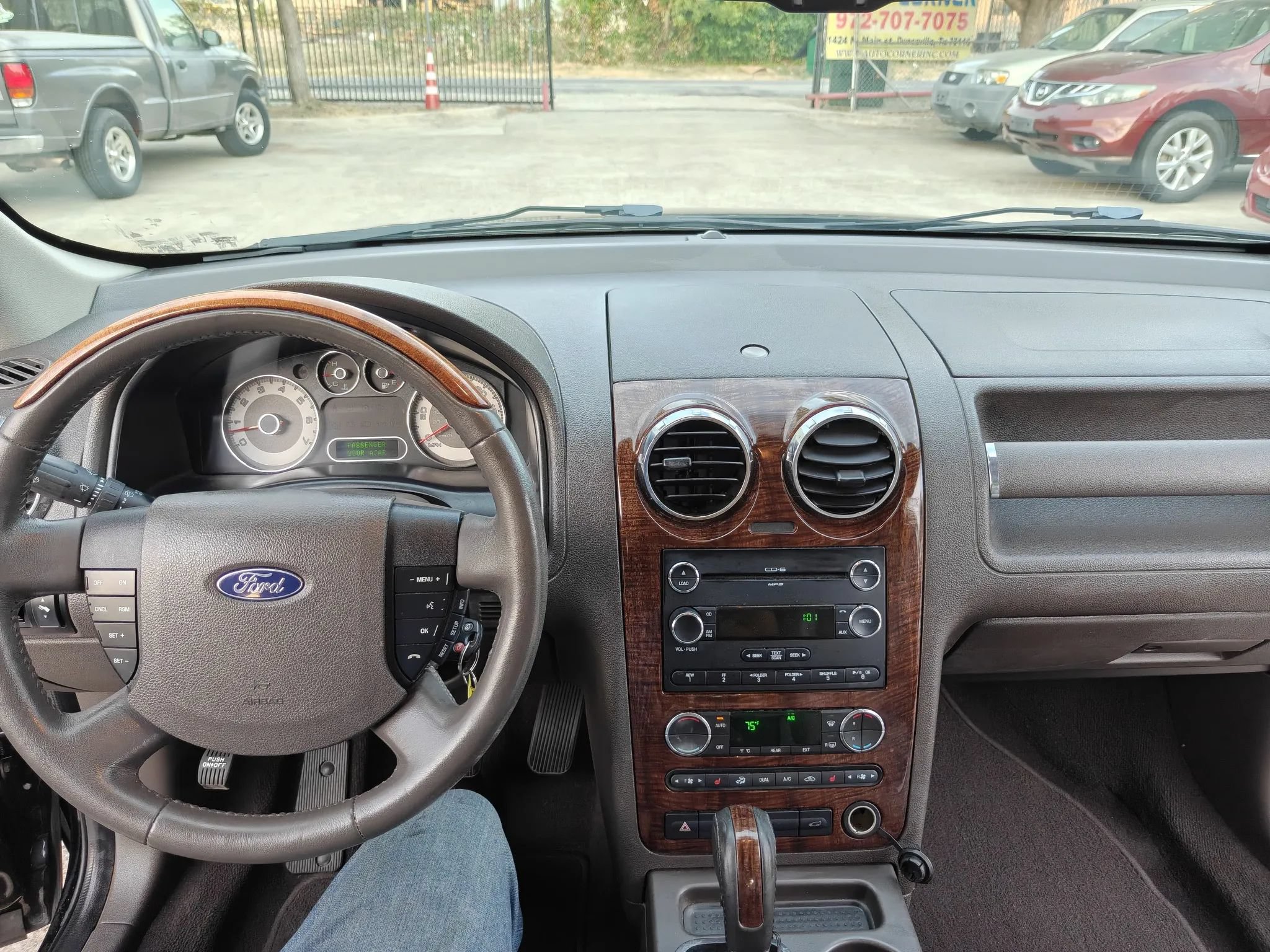 Used 2008 Ford Taurus X Limited FWD image 16