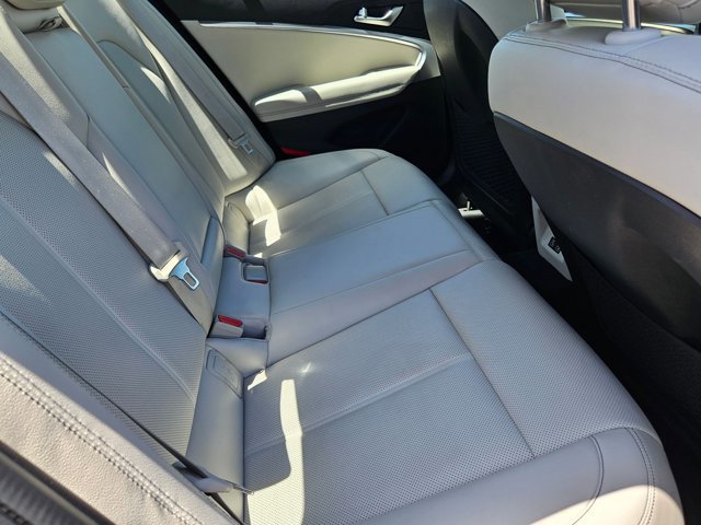 Used 2025 Genesis G70 2.5T image 19