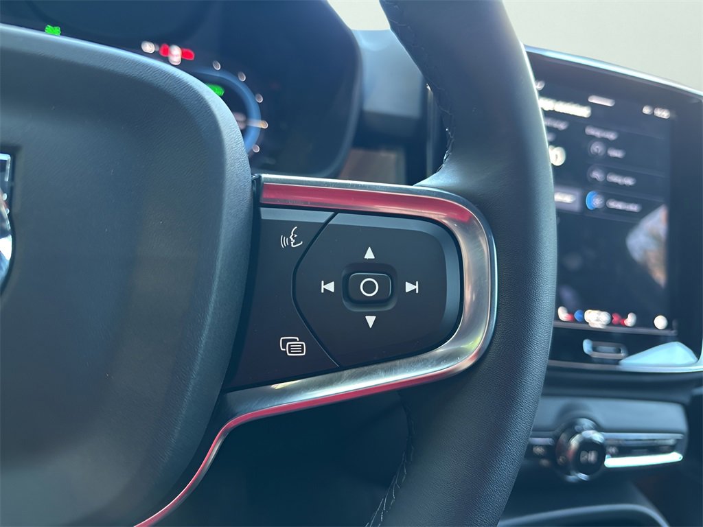 Used 2023 Volvo XC40 Recharge Plus image 25