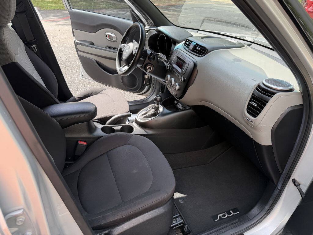 Used 2015 Kia Soul FWD image 19