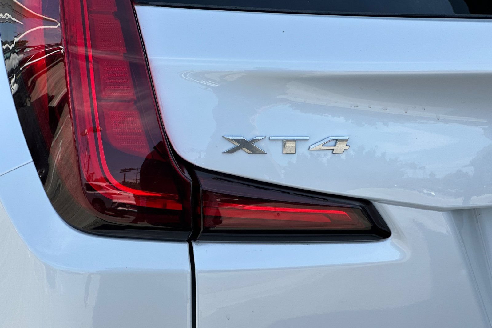 Used 2022 Cadillac XT4 Luxury w/ Cold Weather Package FWD image 37