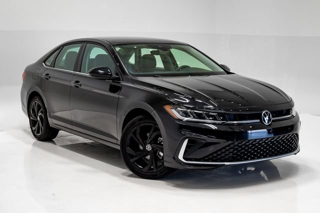 Used 2025 Volkswagen Jetta SE w/ Sunroof Package FWD image 5