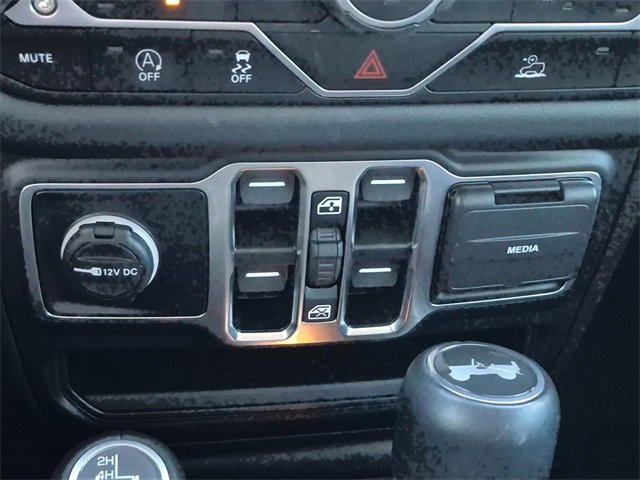 Used 2024 Jeep Wrangler Sahara image 37