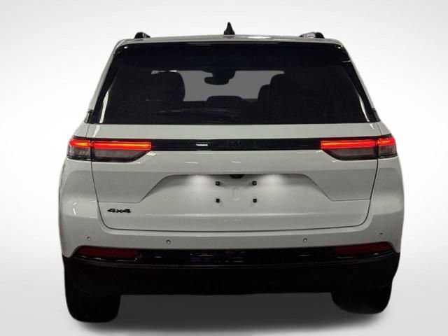 Used 2023 Jeep Grand Cherokee Altitude image 8