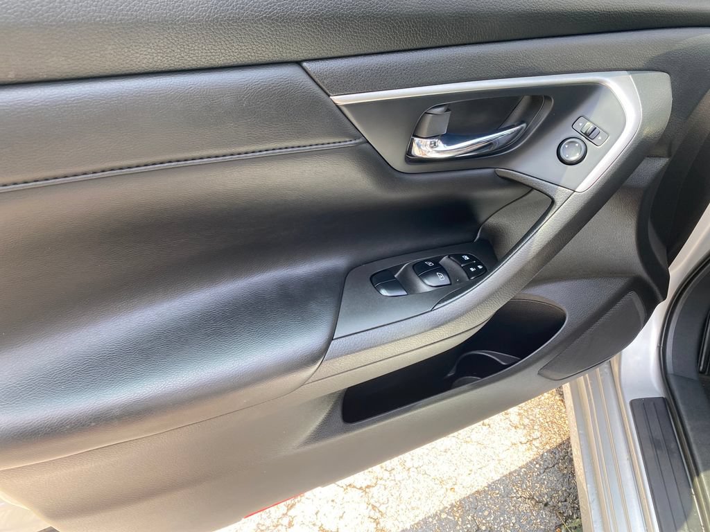 Used 2015 Nissan Altima 2.5 SV w/ Convenience Package FWD image 11