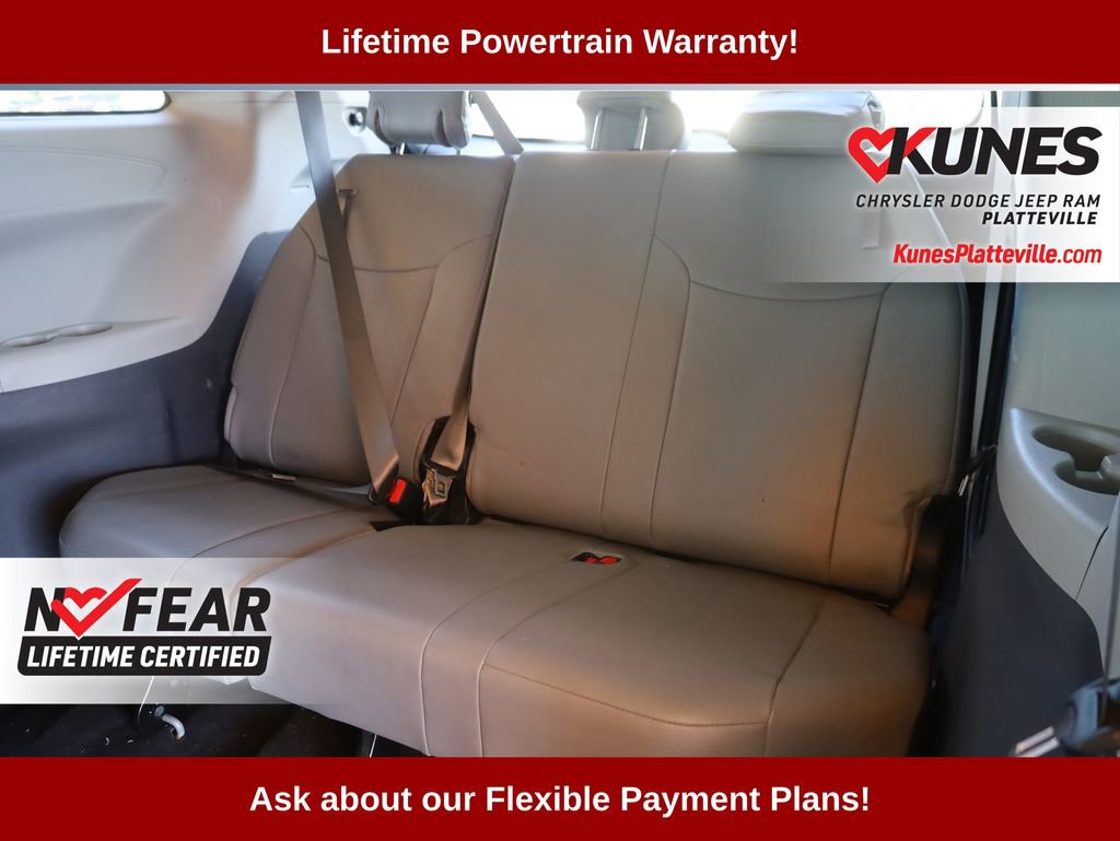 Used 2024 Toyota Sienna XLE image 31