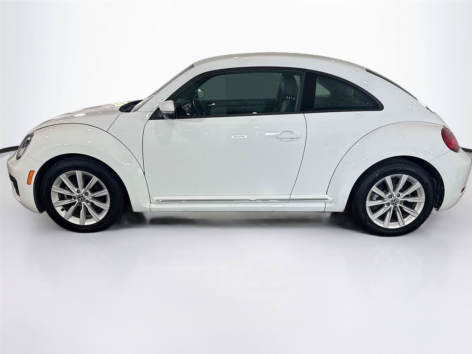 Used 2018 Volkswagen Beetle 2.0T FWD image 2