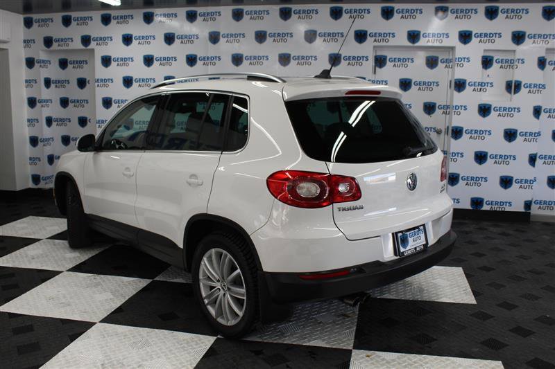 Used 2010 Volkswagen Tiguan SE image 2