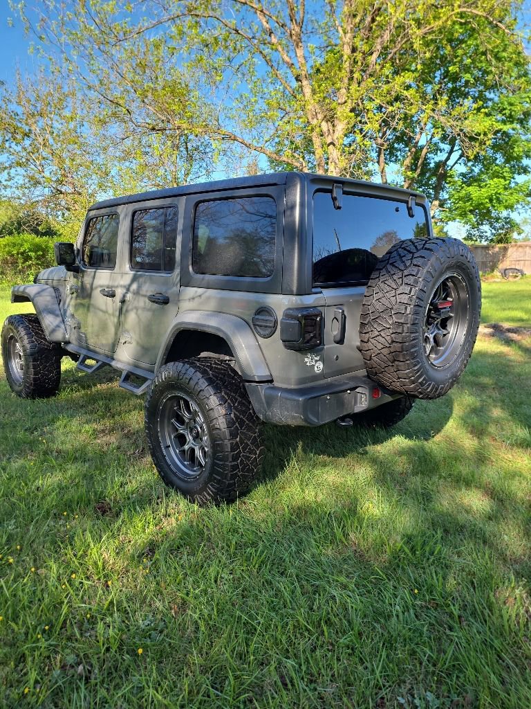 Used 2020 Jeep Wrangler Unlimited Sahara AWD/4WD image 8