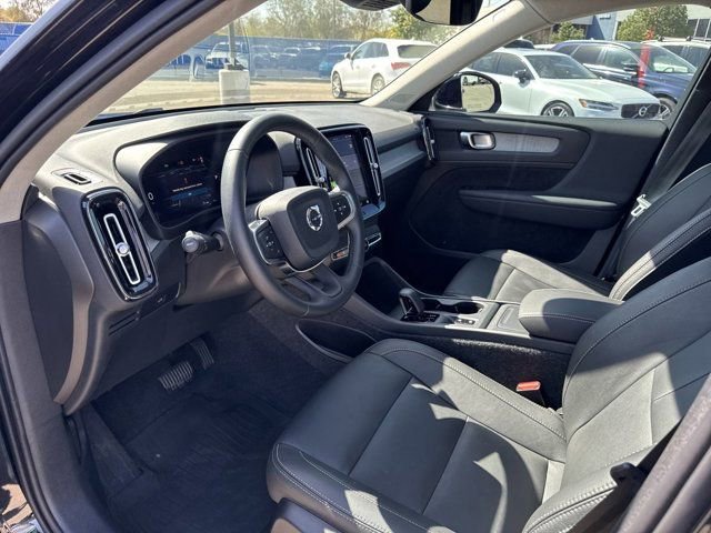 New 2025 Volvo XC40 B5 Core w/ Protection Package Premier image 11