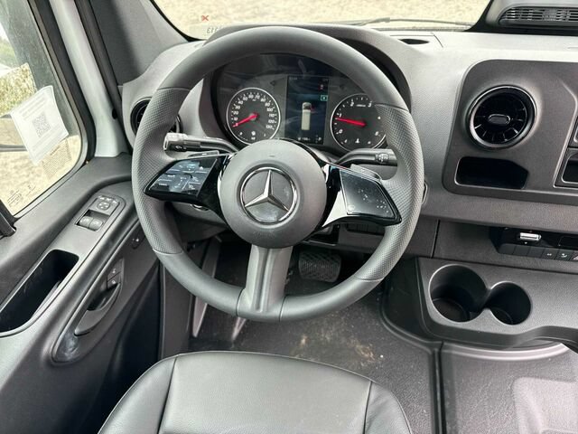 New 2025 Mercedes-Benz Sprinter 2500 image 12