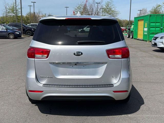 Used 2017 Kia Sedona LX w/ LX Essentials Premium Package image 3