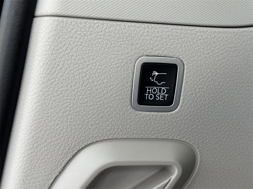 New 2023 Jeep Grand Wagoneer 4WD w/ Flexible Seating Group image 18