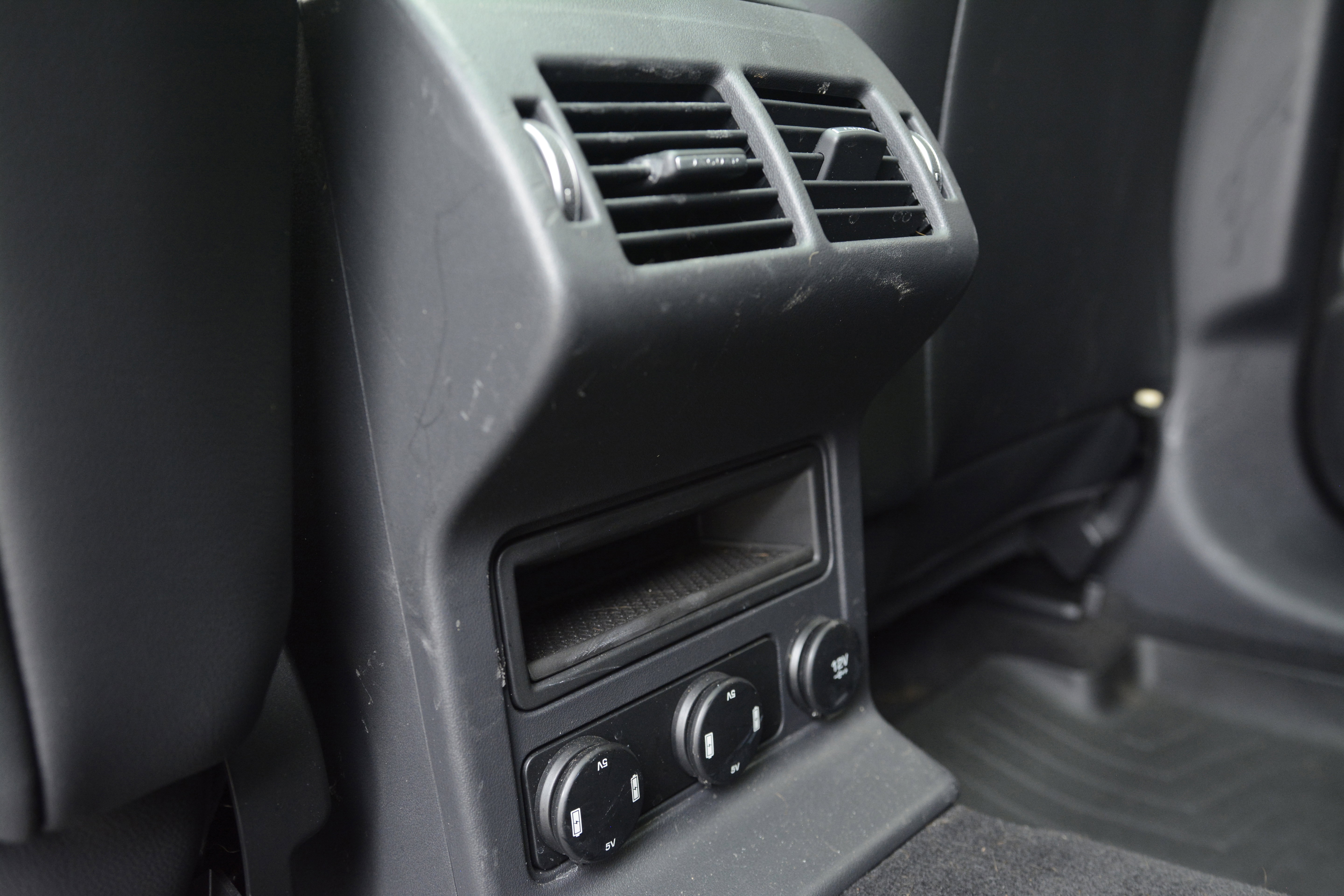 Used 2020 Jaguar F-PACE Premium image 30