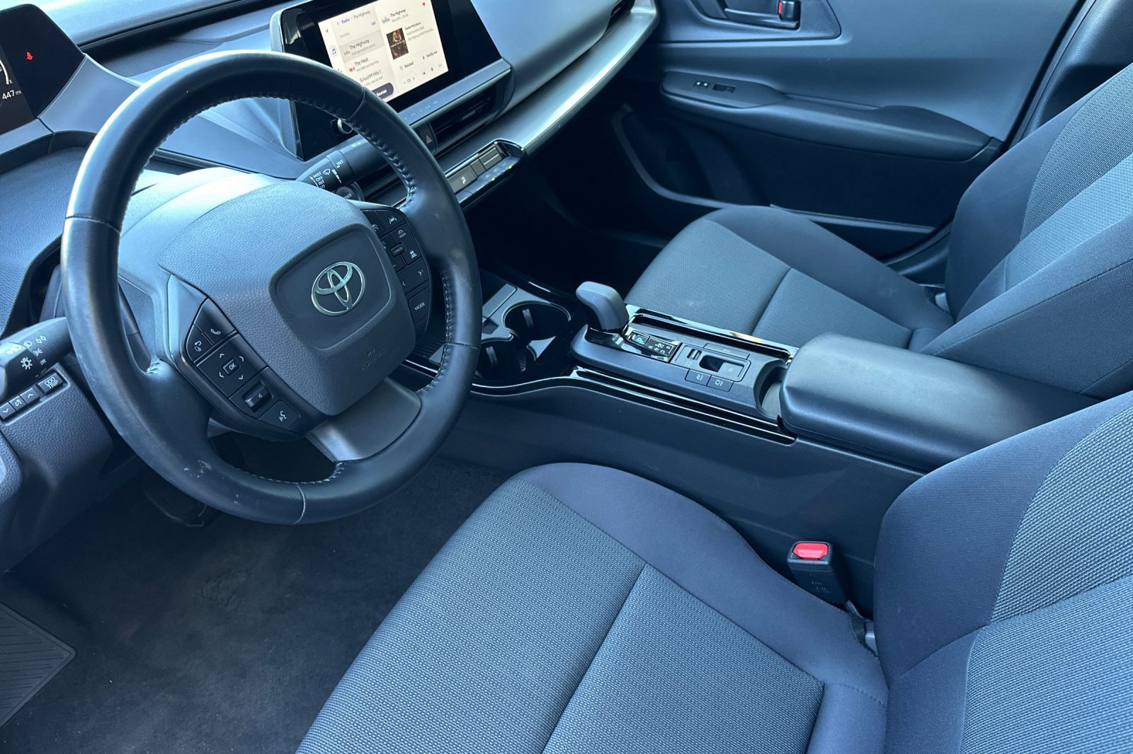 Certified 2024 Toyota Prius LE FWD image 9