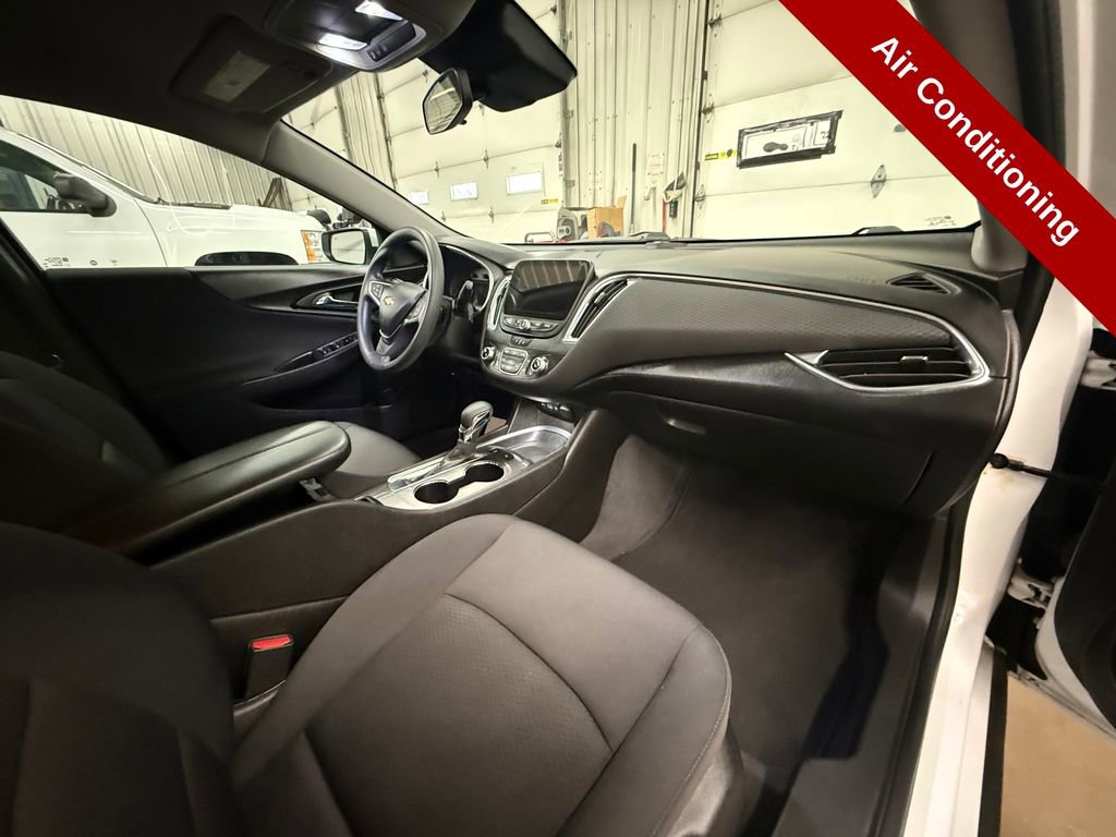 Used 2021 Chevrolet Malibu LT image 38