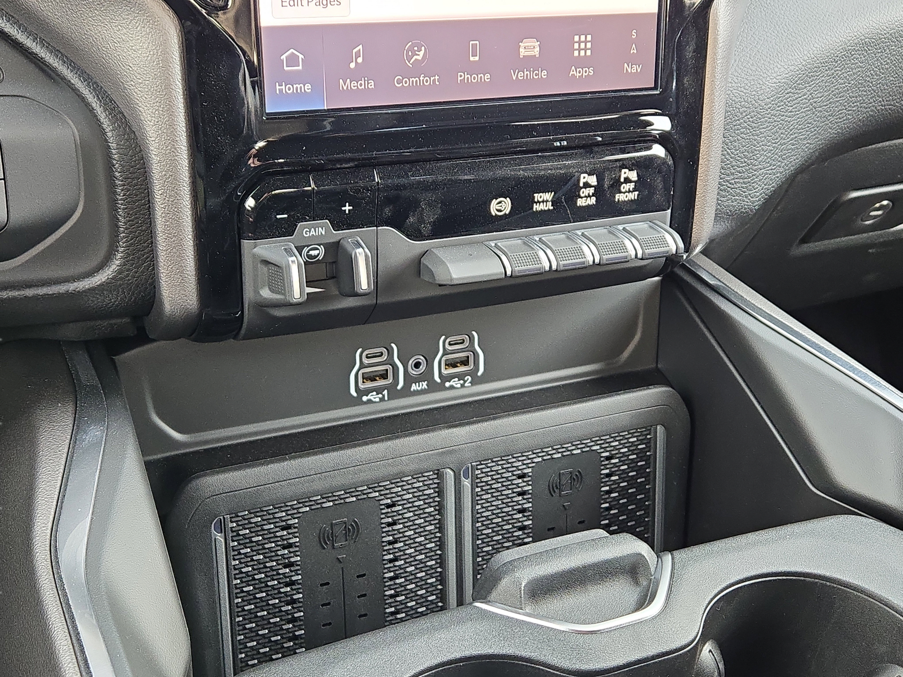 New 2026 RAM 2500 Laramie w/ Sport Appearance Package AWD/4WD image 29