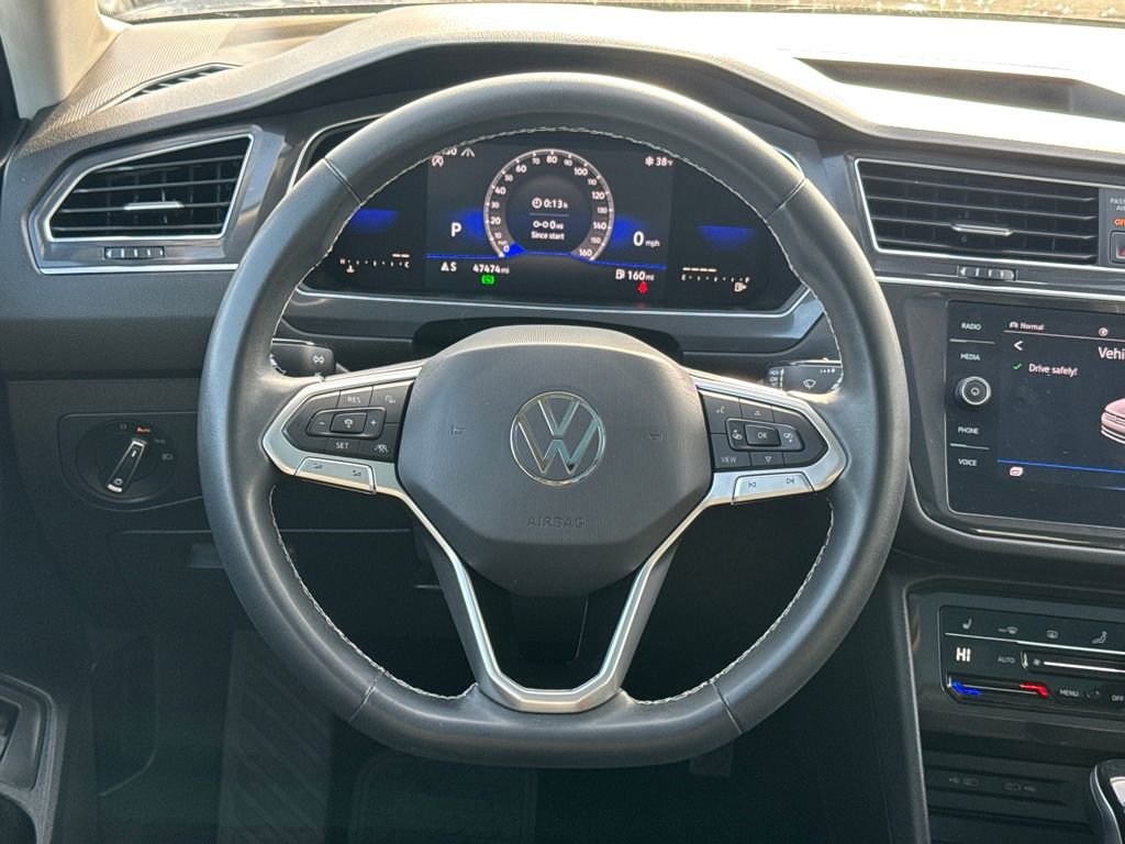 Used 2022 Volkswagen Tiguan SE w/ Panoramic Sunroof Package image 14