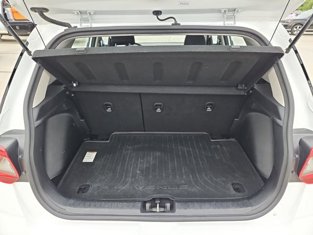 Used 2023 Hyundai Venue SEL image 18