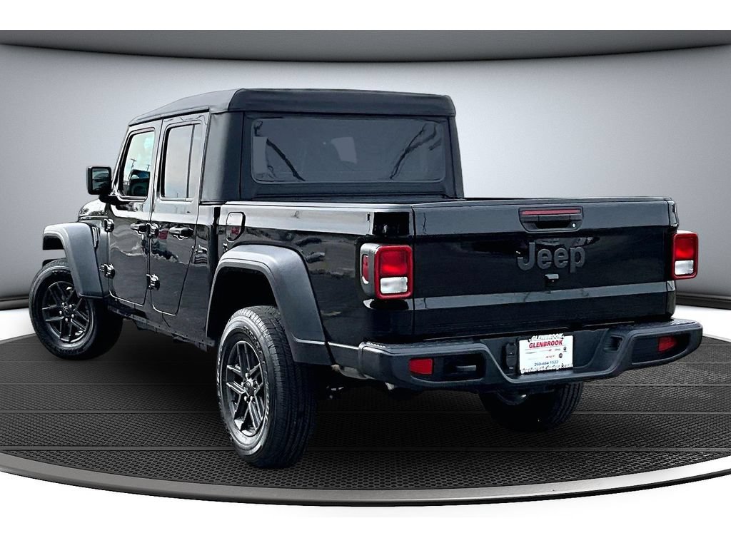 Used 2026 Jeep Gladiator Sport AWD/4WD image 2