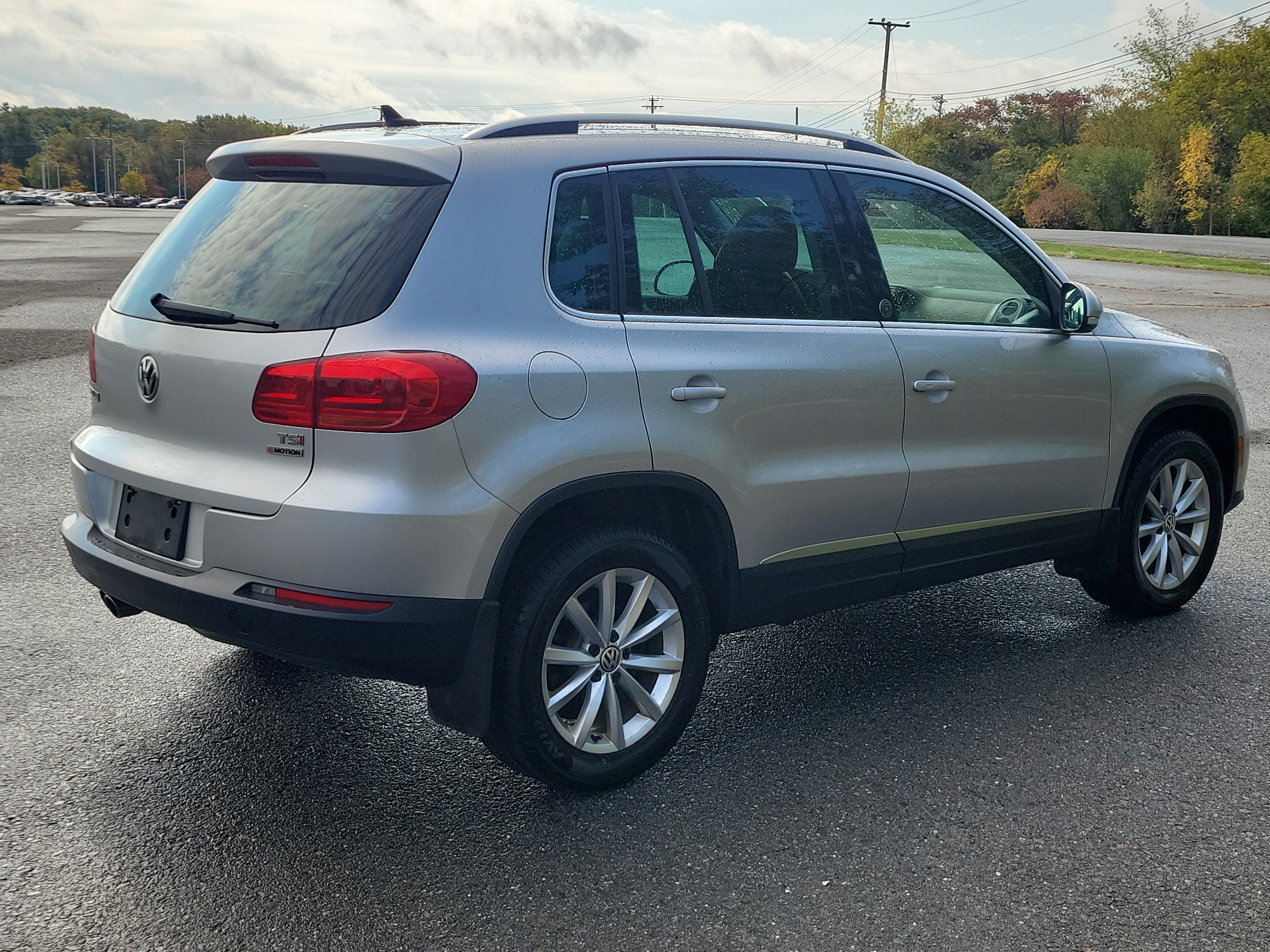 Used 2017 Volkswagen Tiguan Wolfsburg Edition AWD/4WD image 5