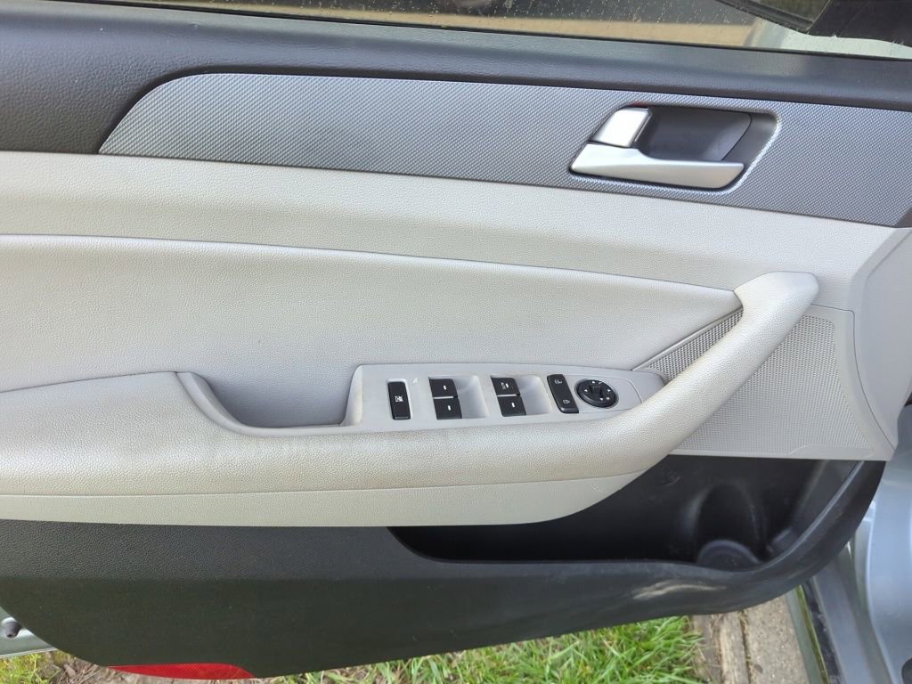 Used 2016 Hyundai Sonata SE image 8