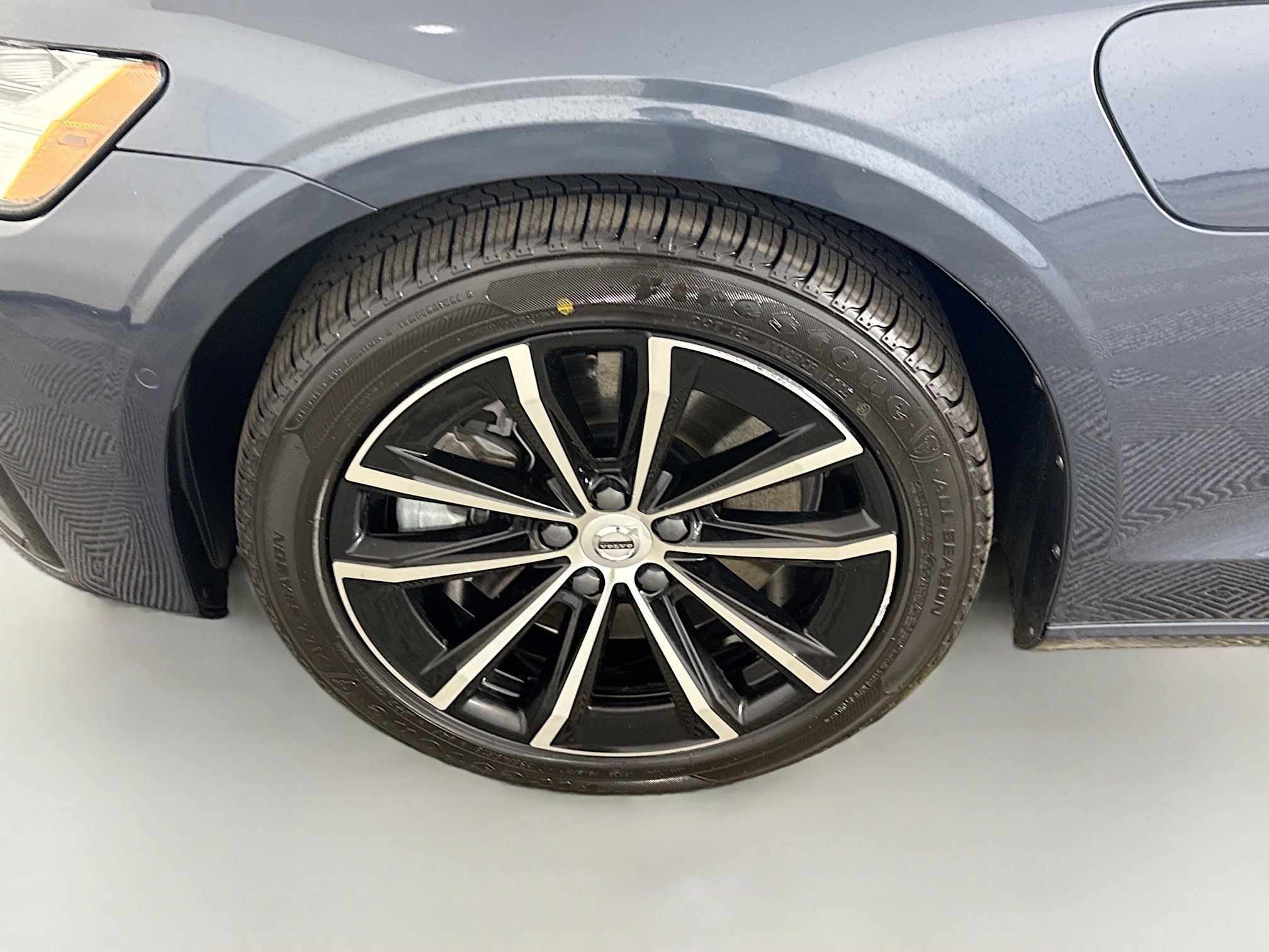 Used 2023 Volvo S60 T8 Plus image 38