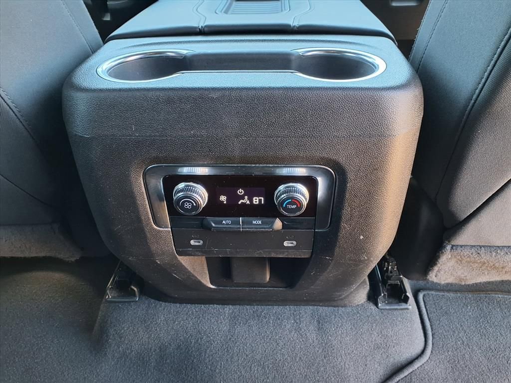 Used 2024 GMC Yukon XL SLE image 18