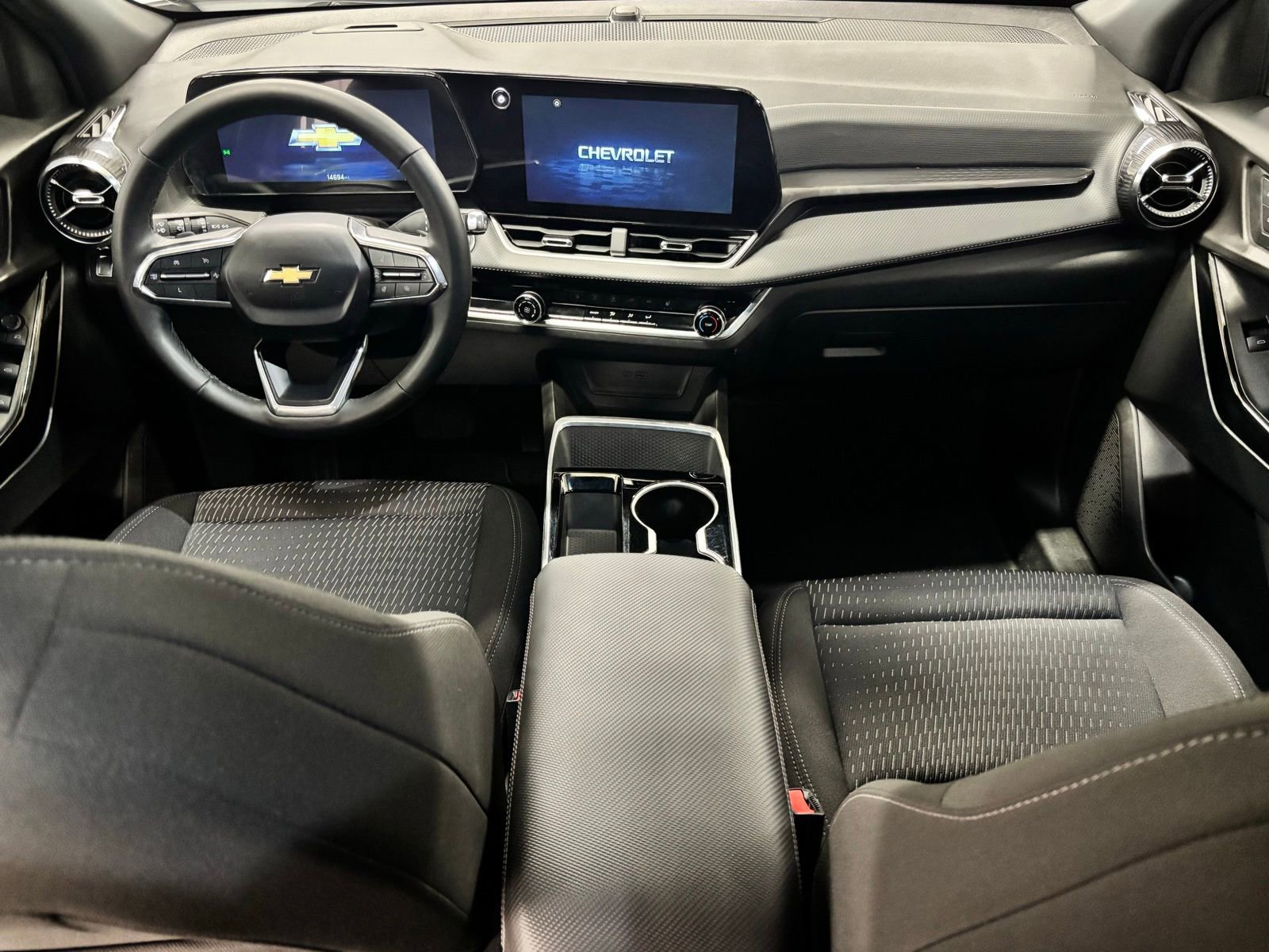 Used 2025 Chevrolet Equinox LT FWD image 11