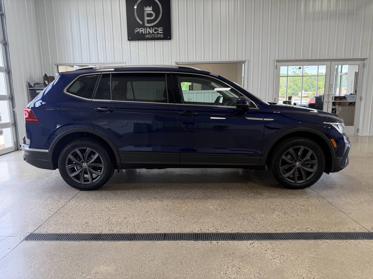 Used 2022 Volkswagen Tiguan SE AWD/4WD image 5