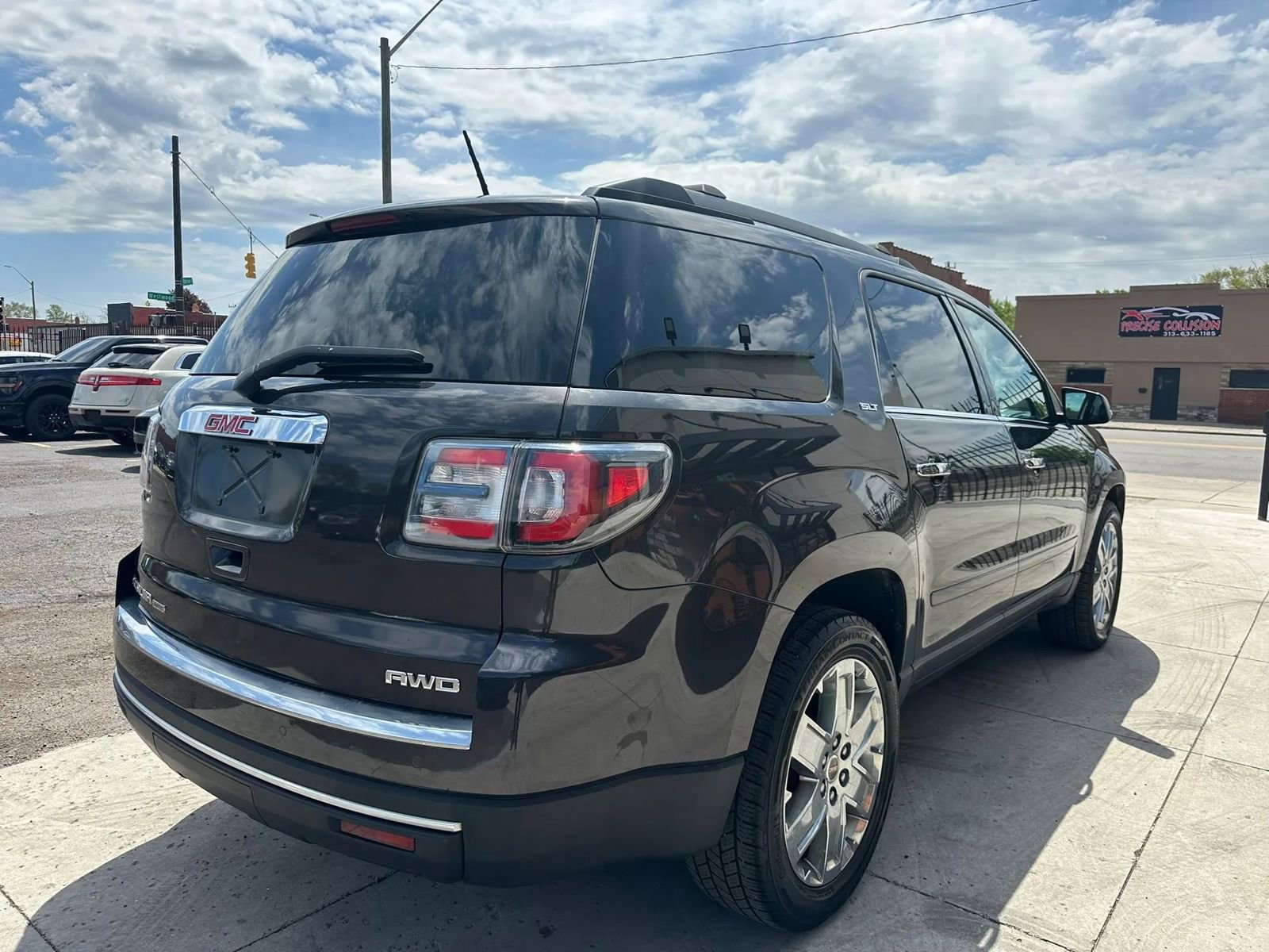Used 2017 GMC Acadia Limited SLT AWD/4WD image 4