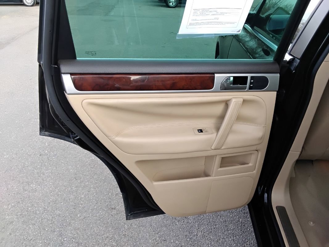 Used 2008 Volkswagen Touareg VR6 image 19