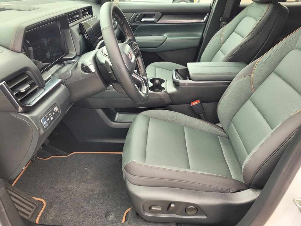 New 2026 GMC Terrain AT4 w/ Technology Package II AWD/4WD image 9