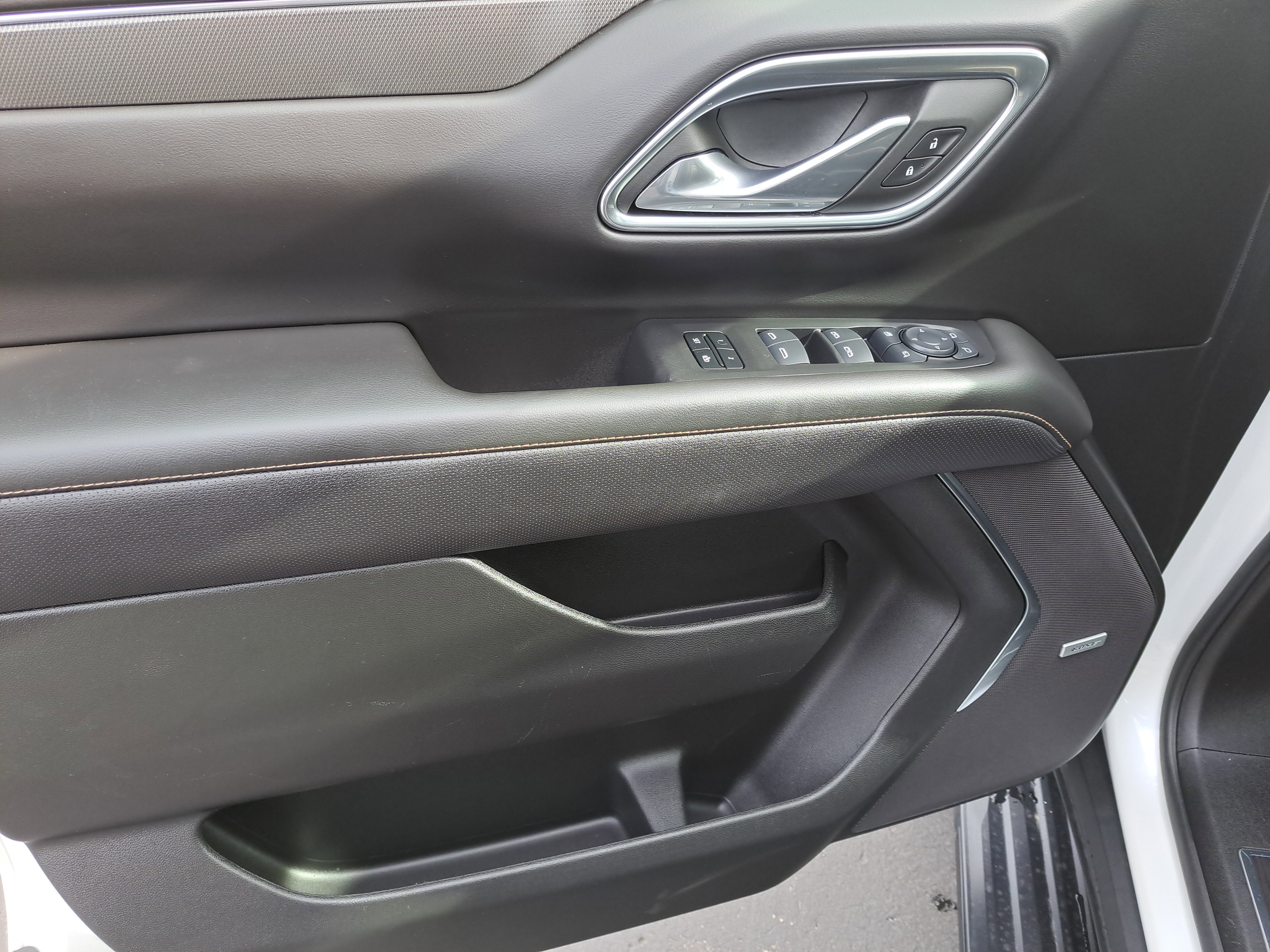 Used 2024 GMC Yukon AT4 w/ Technology Package image 16