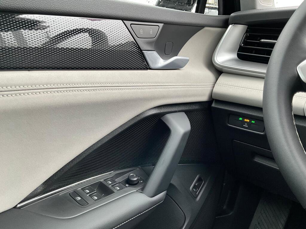 New 2026 Volkswagen Tiguan SE AWD/4WD image 24