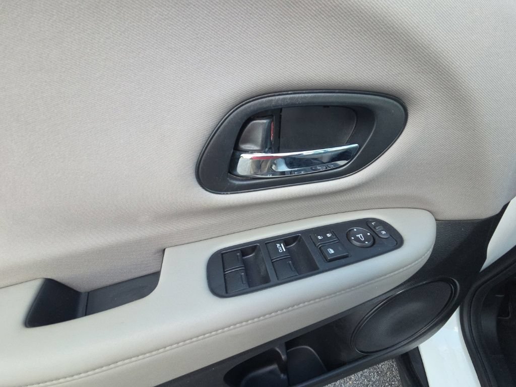 Used 2016 Honda HR-V LX image 28