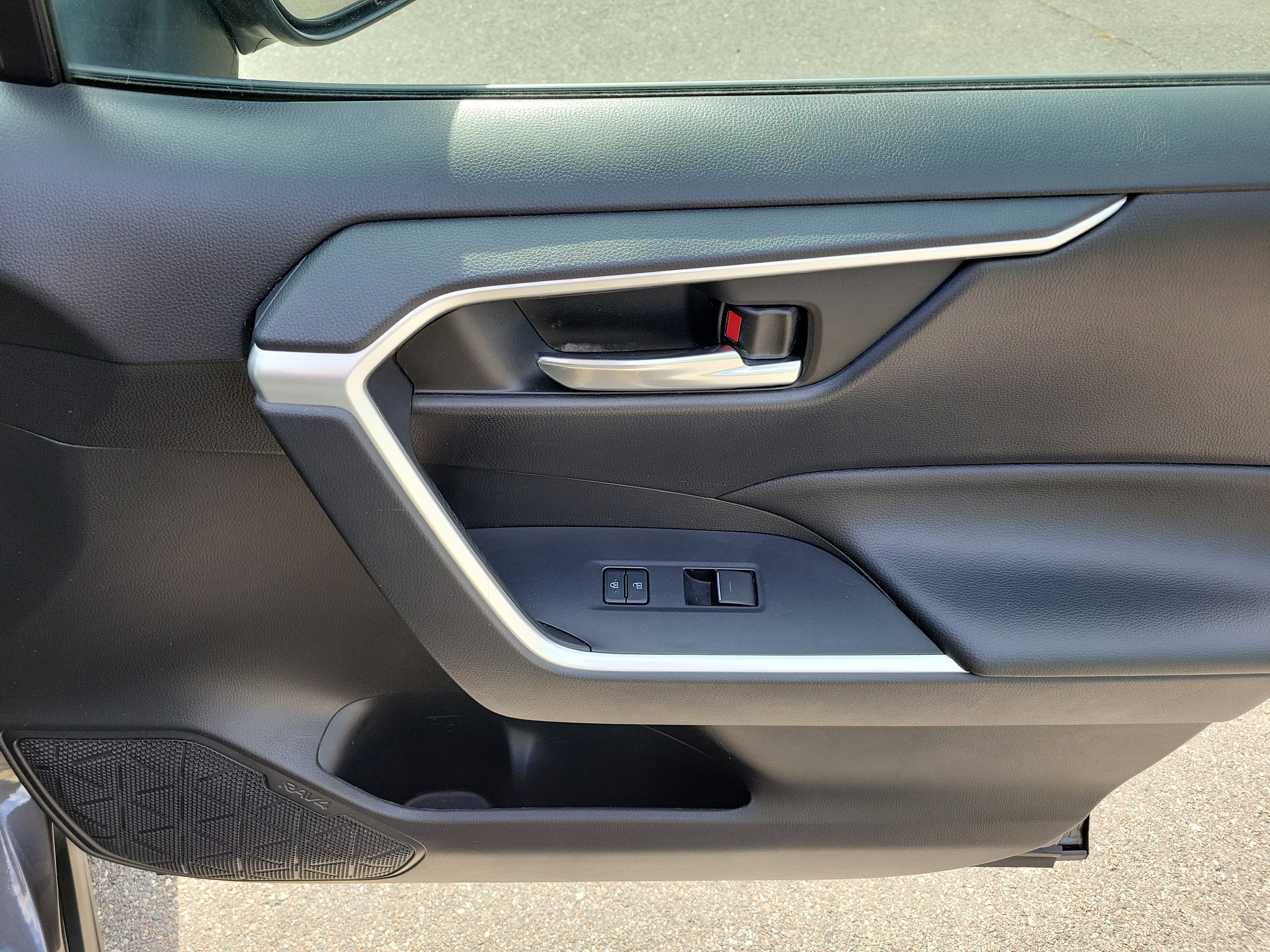 Used 2022 Toyota RAV4 XLE FWD image 10