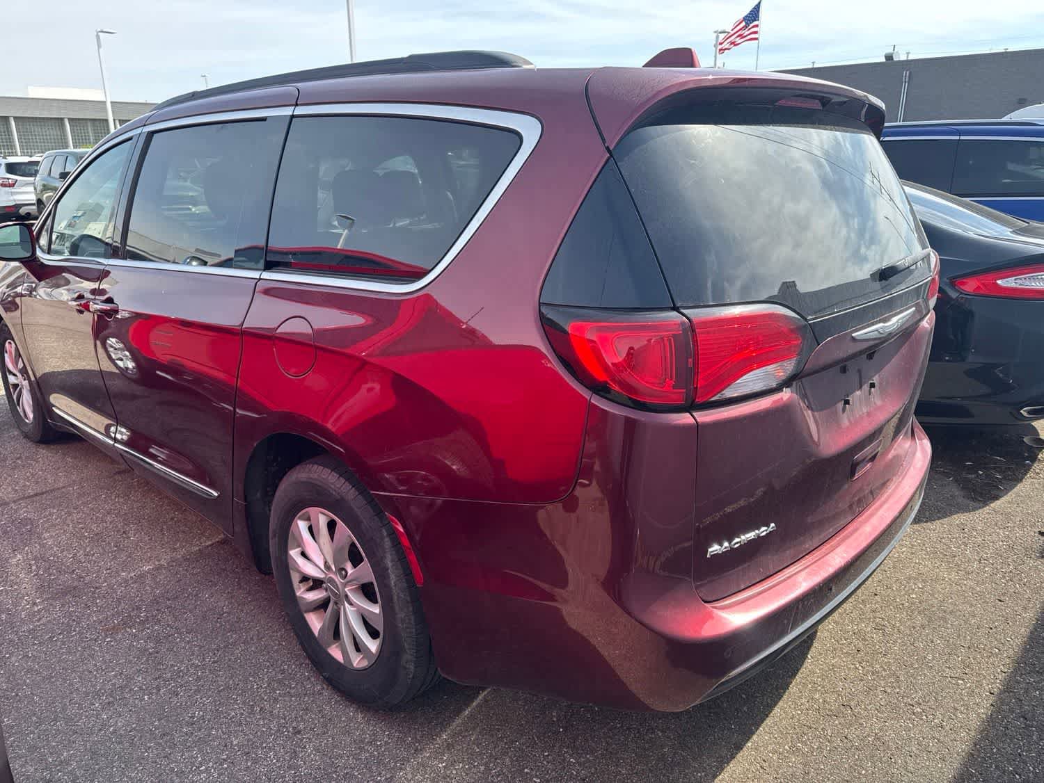 Used 2017 Chrysler Pacifica Touring-L FWD image 15
