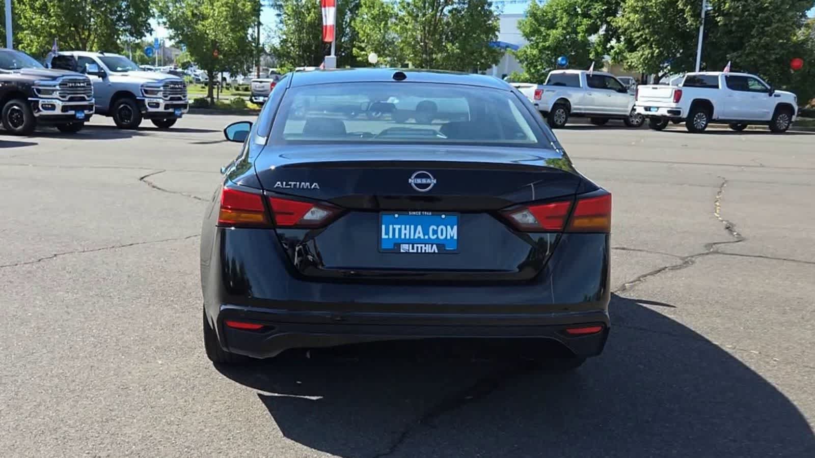Used 2025 Nissan Altima 2.5 SV FWD image 7