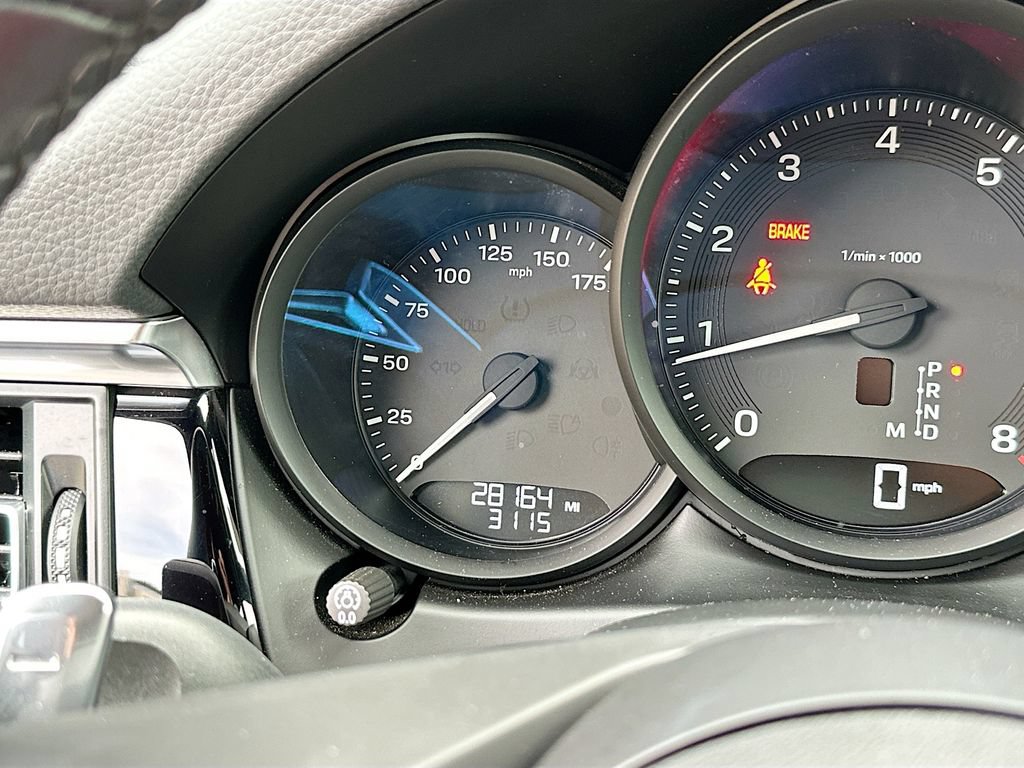 Certified 2023 Porsche Macan Turbo AWD/4WD image 13